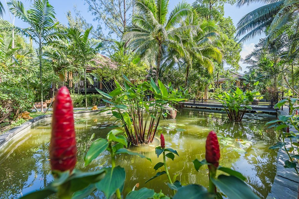 Tropical Setting with a Touch of Thai